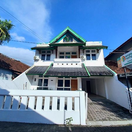 Homestay Jogja Dekat Gembiraloka By Simply Homy يوغياكارتا المظهر الخارجي الصورة